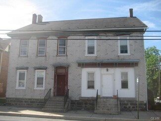 6 Main St, Walnutport, PA 18088