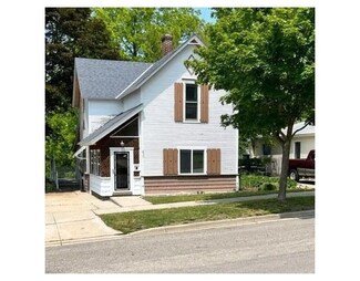 617 Grove St, Petoskey, MI 49770