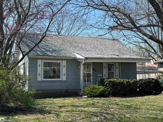 906 N Oak St, Creston, IA 50801