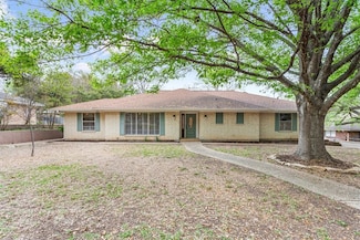 1705 Live Oak Valley Cir, Waco, TX 76710