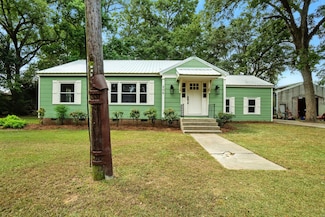 206 Sycamore St, Seminary, MS 39479