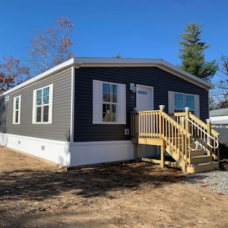 52 Riverview Dr, Rochester, NH 03867