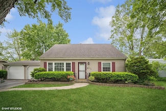 766 Fox River Rd, Valparaiso, IN 46385