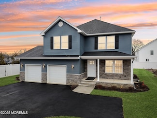 559 Holmdel Rd, Hazlet, NJ 07730
