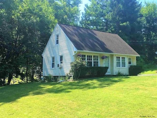 5 Vagele Ln, Glenmont, NY 12077