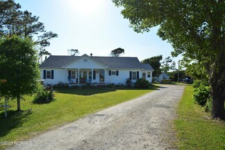 105 Diamond City Dr, Harkers Island, NC 28531