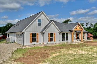 8401 Equestrian Ln, Washington, TX 77880