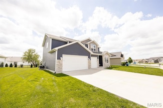 135 Reagan Dr, Troy, IL 62294