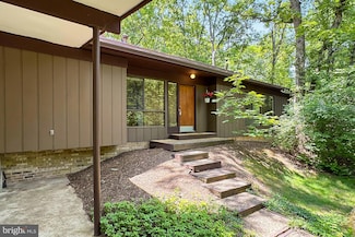 1314 Westhills Ln, Reston, VA 20190