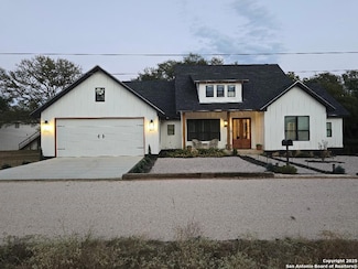 451 Legion Loop, Kingsland, TX 78639