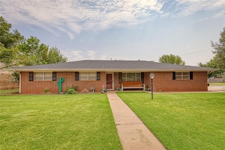 902 N Howard Ave, Elk City, OK 73644