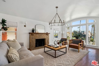 5715 S Mullen Ave, Los Angeles, CA 90043