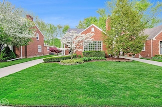 1898 Manchester Blvd, Grosse Pointe Woods, MI 48236