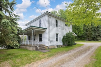9853 Meadville St, Cranesville, PA 16410