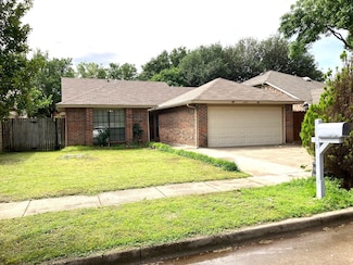 2404 Sutton Dr, Arlington, TX 76018