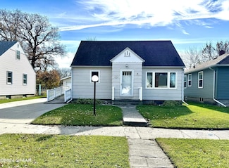 107 Park St E, Cavalier, ND 58220