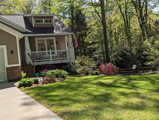 323 Fallenleaf Ln, Holland, MI 49424