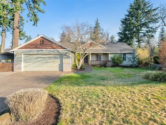 15013 Saint Andrews Dr, Oregon City, OR 97045