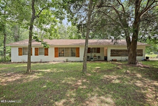 1563 Dry Creek Rd, Magee, MS 39111