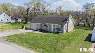 645 Madison St, Louisville, IL 62858