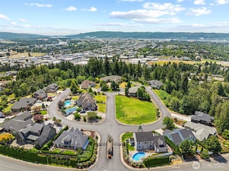 2 Center Ct, Longview, WA 98632