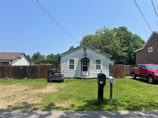 1621 Garloch Dr, Erie, PA 16505