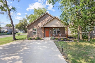 1031 W Gandy St, Denison, TX 75020