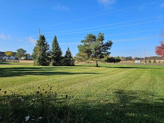 1605 Cedarhurst Dr, New London, WI 54961