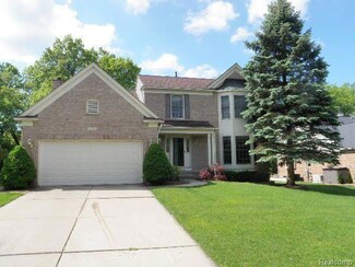 3743 Rolling Hills Rd, Lake Orion, MI 48359