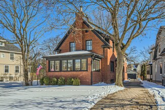 83 N Cowley Rd, Riverside, IL 60546