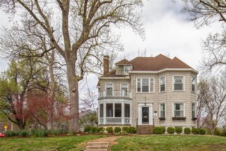 653 Tuxedo Blvd, Saint Louis, MO 63119