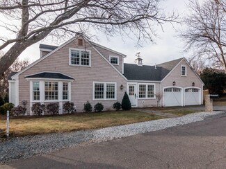 1 Normanstone Dr, Rockport, MA 01966