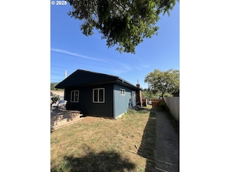 94250 3rd St, Gold Beach, OR 97444