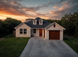 5609 San Jacinto Dr, Granbury, TX 76048