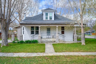602 S 6th St, Basin, WY 82410