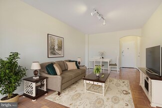 1 Scott Cir NW Unit 807, Washington, DC 20036