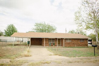 402 Island Ave, Hamilton, TX 76531