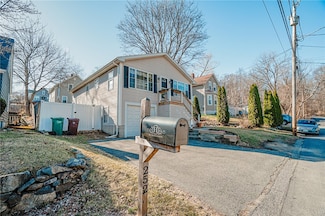 252 6th Ave, Woonsocket, RI 02895