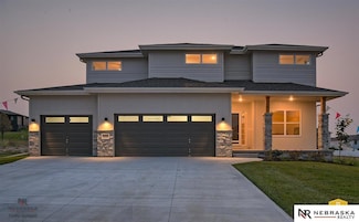 9448 Friedman St, Lincoln, NE 68516