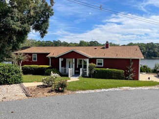 3163 Lakeview Point Rd, Quincy, FL 32351