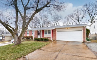 1424 Mckelvey Rd, Maryland Heights, MO 63043