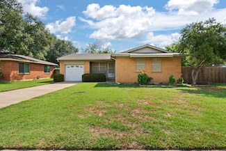1111 S Ridgeway Dr, Cleburne, TX 76033