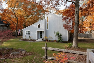 344 Greenwood Ave, Vineyard Haven, MA 02568