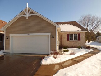 2735 Lake Court Dr, New Brighton, MN 55112
