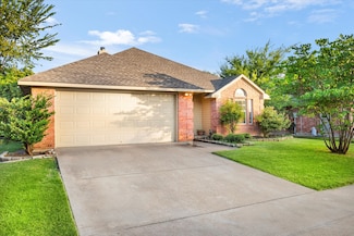 1005 E Burnett St, Ennis, TX 75119