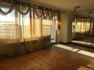 2940 W 5th St, Brooklyn, NY 11224