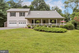 8 Schoolhouse Ln, Fleetwood, PA 19522