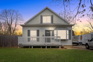 818 E North St, Monticello, IL 61856