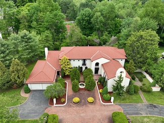 46 Mountain Farms Rd, West Hartford, CT 06117