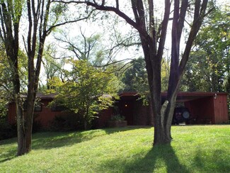 607 N Main St, Patoka, IN 47666